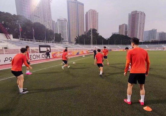 这部电影以其浓烈的姜文风格和高浓度的父子情感内核引发热议。