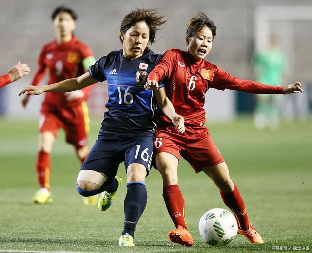 “富春”刘德华裸背剧照曝光 肌肉线条引惊呼 2013-05-29 云集刘德华、佟大为、张静初、林志玲等两岸三地巨星领衔主演的3D国际特工大片《天机·富春山居图》即将于6月9日暑期档火热上映。