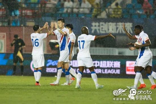 搜索-电影网 消息 首页 新闻 视频 大片 影库 CCTV6 VIP影院 全部 电影 电视剧 影人 视频 图片 新闻 更新时间 所有 1小时内 今日内 1周内 1个月内 从资讯频道搜索 结果 111400 条 《恶意》：和陈雨锶一起 剖析“恶女”角色之下的真相 2025-07-08 在电影《恶意》中，一桩离奇命案将三位“恶女”推上风口浪尖：深陷舆论漩涡的女护士李悦（陈雨锶 饰）、被质疑靠女牟利的母亲尤茜（梅婷 饰），以及追寻真相却被恶意裹挟的记者叶攀（张小斐 饰）。