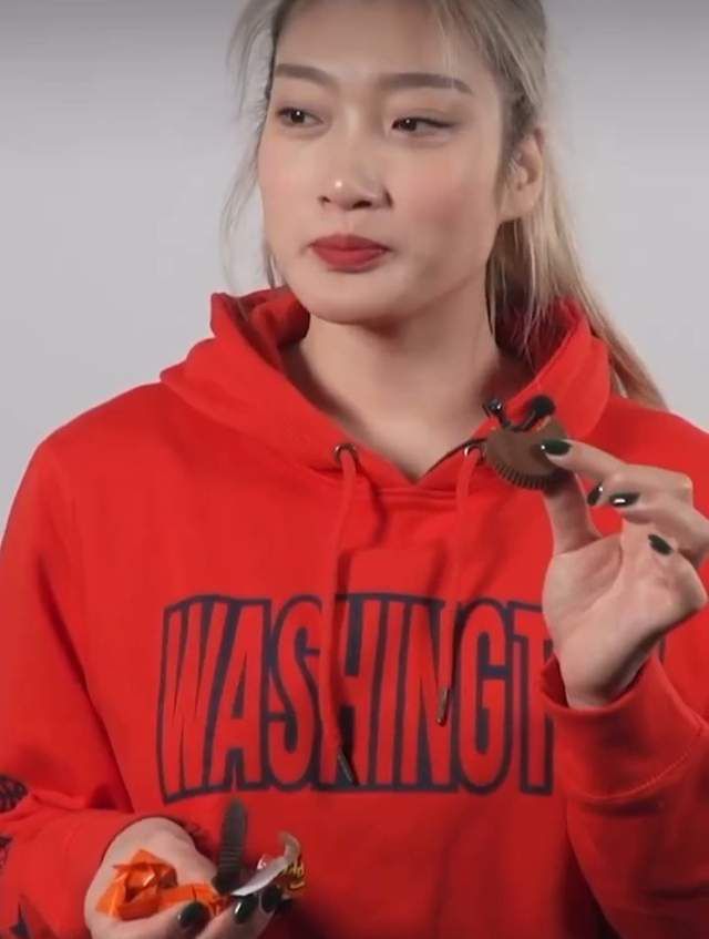 有别于三大欧洲电影节，多伦多电影节不以评奖为主，她以电影展映数量 《维多利亚一号》 强烈的的个人化叙事 2010-11-26 彭浩翔不断的插叙，倒叙，将故事无序化和段落化，外套裹着极度的血腥与暴力。