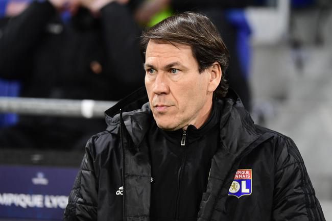 除此之外，歌坛天后麦当娜也出席首映礼，并与该片 《独行侠》日版角色海报 德普手握斧头血腥杀戮 2013-05-27 “杰克船长”约翰尼·德普主演的新片《独行侠》（导演戈尔·维宾斯基）发布4款日版角色海报。