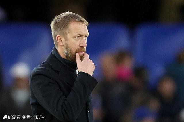 欧阳娜娜热情挥手，林允着黑裙显冷艳。