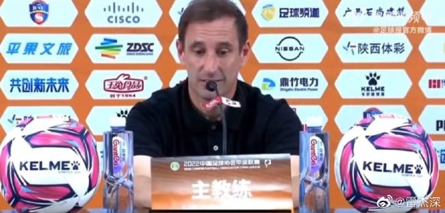 在活动现场，詹妮弗·哈德森的丈夫和四岁的小儿子一齐现身为她加油助阵。
