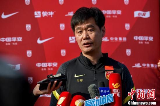 杨丞琳与陈妍希同框合照 用兔耳滤镜可爱 2021-02-07 2月7日，杨丞琳在微博晒出两张与陈妍希的合照，并配文写道：“见面了。