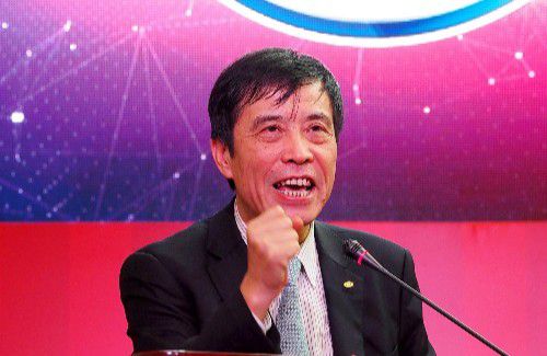 在这个虚拟与现实交织的时代，《疯狂电脑城》或许正悄悄为我们点亮一盏关于相信与成长的灯。
