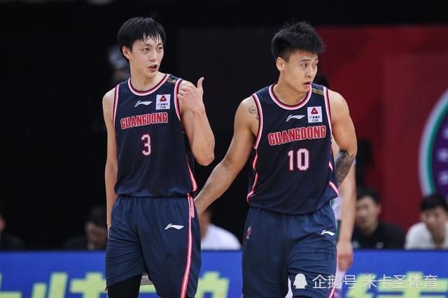 兰西雅诠释出了黑妹从小被盗窃团队抚养长大的阴郁底色，同时流露出对自由生活的强烈渴望，是一次“无声胜有声”的生动表演。