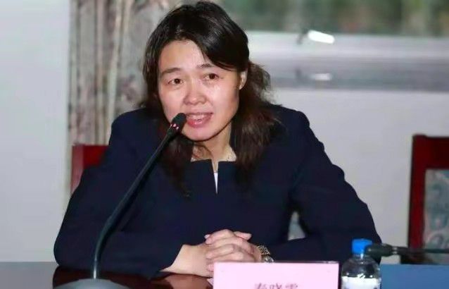 在北京外国语大学宣传期间，他和学生打篮球，还在互动环节还替学生喊话食堂，“cancel the food（把这批饭菜换掉！