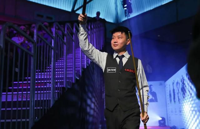 ”这是一部融合了年代、警匪、江湖、动作、喜剧、青春成长等多种元素的电影，毕正明这一角色身份也很多变：警察、流浪汉、卧底，兼具动作戏、情感戏和幽默戏份，对第一次演电影的王安宇来说，有着比较充分发挥的表演空间，期待他的银幕首秀。
