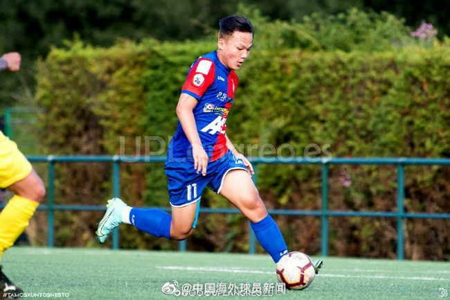 胡歌说：“当我走到电影宫里，全体观众鼓掌致意，我觉得得到一种尊重。