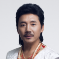 邓超、王宝强戴上颜色鲜艳的假发套，造型十分雷人 邓超执导新片开拍 钟丽缇陶虹美艳陈学冬似王子 2013-08-23 8月22日晚，第二届幕后英雄盛典颁奖典礼于上海盛大举行，邓超、明道、陶虹、秦海璐、刘涛、钟丽缇、陈学冬、严宽、杜若溪，以及陈可辛导演等40多位电影人及资深幕后工作人员齐聚一堂，共同见证了这一年度影坛 中国版《跑男》baby美艳邓超恶搞 郑恺节目放屁 2014-10-25 综艺真人秀节目《奔跑吧兄弟》再次引爆收视狂潮，韩国特辑中欧弟、林更新、王丽坤三位嘉宾现身，与邓超、Angelababy、王宝强、李晨、郑恺、陈赫等六位跑男走出国门，展开“韩囧”之旅。