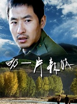 画报中，张婧仪身穿红色高定抹胸长裙搭配高马尾长发出镜，立体绢花装饰的裙身性感又个性，黑猫与玫瑰的趣味点缀令人眼前一亮；鸵鸟毛装饰字母刺绣 张婧仪穿针织短裙亮相展览 参加一场特别“试镜” 2021-09-03 近日，张婧仪出席时尚活动，参加了一场特别的“试镜”。
