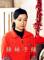 当两人从餐厅出来回到车上时，罗茜还与斯坦森深情接吻，丝毫不避讳记者的镜头。