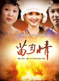 《镖人：风起大漠》中的“火油大战”是当时到了拍摄现场才有的灵感，剧本里写的是流沙，但是现场因为吴京的儿子在地上一踩踩出了石油，我们就碰了一下把那场戏改成了如今电影中呈现的样子。