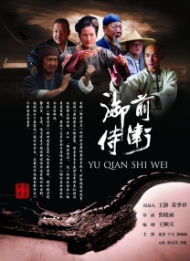 照片中，朱丹身穿深色服饰，深V上衣隐约露出迷人锁骨，流露点点小性感，展现曼妙身材。