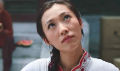 《007之幽灵党》（2015）中的“邦女郎”玛德琳·斯旺（蕾雅·萨杜饰），该角色身份是顶尖杀手的后人。