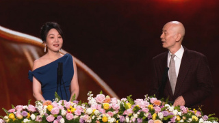 这个暑期档呈现出五大特点：市场走势前冷后热、票房口碑明显正挂、观众更理性和消费更全龄、电影紧扣社会情绪，以及担负起提振文化消费的重任。